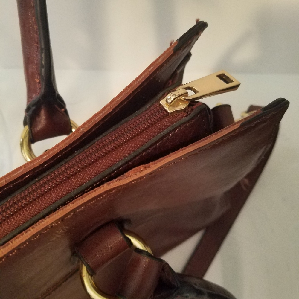 Wilsons Leather Co Burgundy Wine Colored Leather Shoulder and Crossbody Purse - Picture 3 of 8